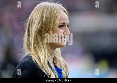 Presenter Sport Presenter SKY Katharina Kleinfeldt, Mercedes-Benz Arena, Stuttgart, Baden-Württemberg, Deutschland Stockfoto