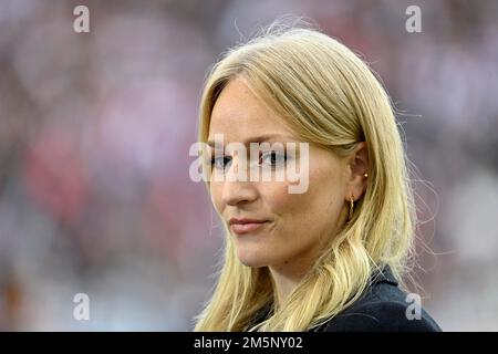 Presenter Sport Presenter SKY Katharina Kleinfeldt, Mercedes-Benz Arena, Stuttgart, Baden-Württemberg, Deutschland Stockfoto