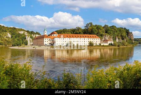 Kloster Weltenburg, Benediktinerkloster St. George, in der Nähe des Donaudurchbruchs, auch bekannt als Weltenburg Narrows, in einer Donauschleife Stockfoto