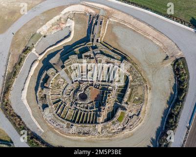 Vilars Festung in Arbeca, Lleida Spanien Iberische Siedlung 775 v. Chr. bis 300 v. Chr., mit einem 15 Meter breiten und vier Meter tiefen Wassergraben rund um das ca. Stockfoto