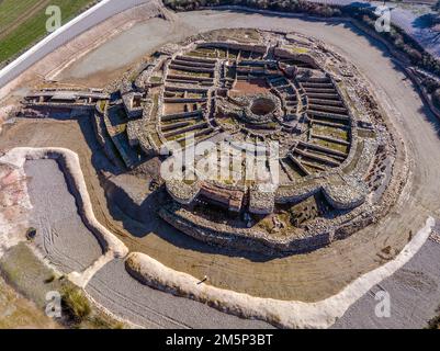 Vilars Festung in Arbeca, Lleida Spanien Iberische Siedlung 775 v. Chr. bis 300 v. Chr., mit einem 15 Meter breiten und vier Meter tiefen Wassergraben rund um das ca. Stockfoto