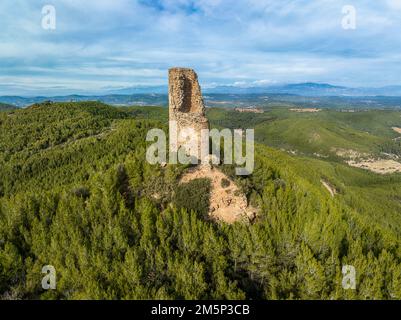 Wachturm des Moors in Castellnou de Bages, Barcelona Prvince, Katalonien Spanien. Es stammt aus dem 11. Jahrhundert, zwölf Meter hoch und zwei Meter hohe Wände Stockfoto