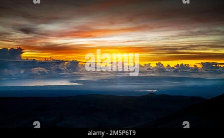 SUNRISE MAUNA KEA SUMMIT (13.796') HAWAII, HAWAII, USA Stockfoto