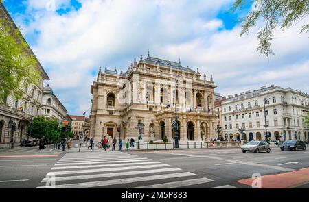 Budapest, Ungarn. Die ungarische Königliche Staatsoper, die als eines der Meisterwerke des Architekten und eines der schönsten Europas gilt. Stockfoto