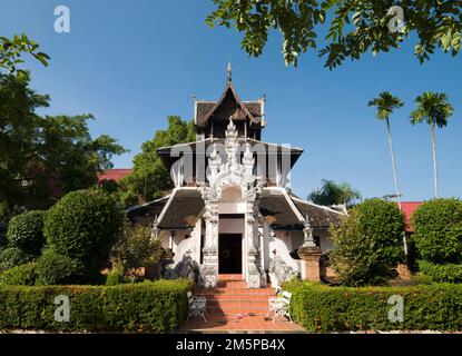 Chiang Mai, Thailand. 10. November 2022 Wat Chedi Luang. (Museum und Manuskriptbibliothek. Phra Buddha Potchana Varaphon. Stockfoto