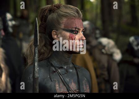 Barbaren Jeanne Goursaud Okt. 2020 FP Barbarians TV 01 FlixPix/Netflix. Nur zur redaktionellen Verwendung. Copyright von Netflix. Und/oder dem von der Film- oder Produktionsfirma beauftragten Fotografen. Eine obligatorische Gutschrift für das Filmunternehmen ist erforderlich. Ausschließlich für die Werbung für den obigen Film, es sei denn, der Endbenutzer erlangt eine schriftliche Autorität, die über die Filmfirma erlangt wurde. FlixPix ist NICHT der Urheberrechtsinhaber und dient ausschließlich als Dienstleistung für anerkannte Medienanbieter. Stockfoto