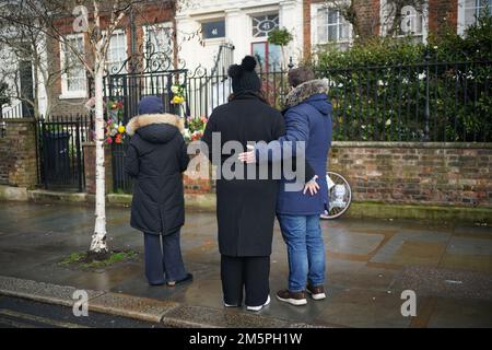 Vor dem Haus von Dame Vivienne Westwood in London, die Modedesignerin, ist im Alter von 81 Jahren gestorben. Foto: Freitag, 30. Dezember 2022. Stockfoto