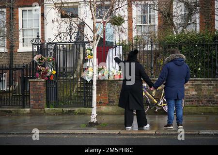 Vor dem Haus von Dame Vivienne Westwood in London, die Modedesignerin, ist im Alter von 81 Jahren gestorben. Foto: Freitag, 30. Dezember 2022. Stockfoto