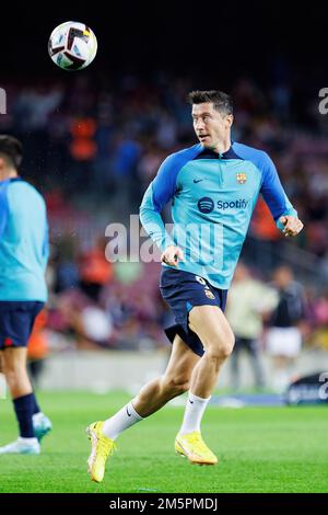BARCELONA – Okt 9: Lewandowski wärmt sich vor dem LaLiga-Spiel zwischen dem FC Barcelona und RC Celta im Spotify Camp Nou Stadium am 9. Oktober 2022 auf Stockfoto