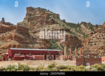 Bill Barrett Corporation Erdgaskompressorstation an der Anschlussstelle des Dry Canyon, Nine Mile Canyon, Utah, USA Stockfoto