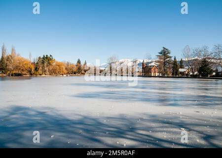 ISSI Frabra Musikschule, See von Puigcerda, Puigcerdà, Katalonien, Spanien Stockfoto