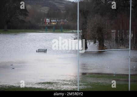 Edinburgh, Großbritannien. 30. Dezember 2022. Wetter in Großbritannien, starker Regen in Edinburgh. Allgemeine Ansicht des Rugby-Spielfelds in Cameron toll. Edinburgh. Bildnachweis: Pako Mera/Alamy Live News Stockfoto