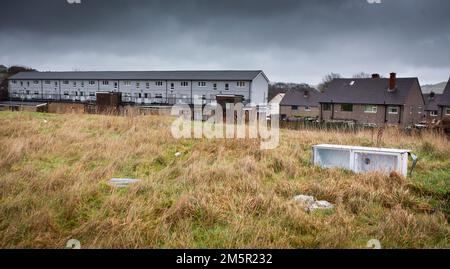 West Yorkshire, Großbritannien. 30. Dezember 2022. Ein verlassenes, vernachlässigtes wohnhaus in Illingworth in der Nähe von Halifax, West Yorkshire, Großbritannien. Kredit: Windmill Images/Alamy Live News Stockfoto