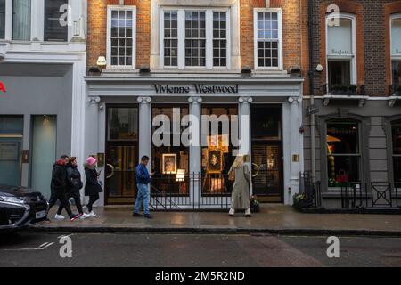 London, England, Großbritannien. 30. Dezember 2022. Der Flagship Store der britischen ModeIkone Vivienne Westwood, die gestern um 81 Uhr starb. (Kreditbild: © Tayfun Salci/ZUMA Press Wire) Kredit: ZUMA Press, Inc./Alamy Live News Stockfoto