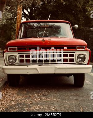 Altes Auto, alter ford Pickup, Auto, alt, rostig, Pickup-Truck, Truck. Stockfoto