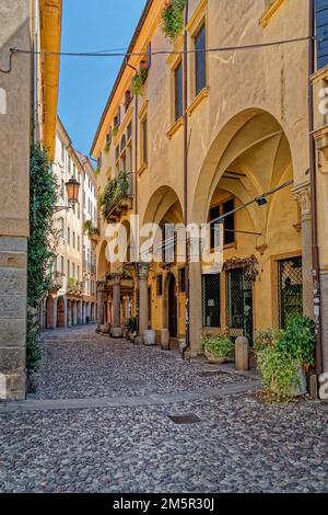 PADUA, ITALIEN - AUGUST 11,2009: Eintritt in das jüdische Ghetto von Padua von der Kathedrale. Das Ghetto befindet sich nur einen Steinwurf von den farbenfrohen und li entfernt Stockfoto