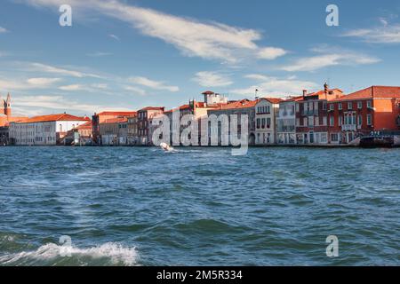 Venedig, Italien - August 14 2009: Dorsoduro-Viertel vom Meer aus gesehen - Venedig Italien Stockfoto