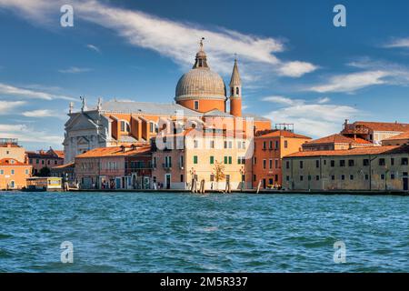 Venedig, Italien - August 14 2009: Blick vom Meer auf die Kirche Santissimo Redentore - Giudecca Venedig Italien Stockfoto