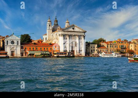 Venedig, Italien - August 14 2009: Blick vom Meer auf Santa Maria del Rosario und Santa Maria della Visitazione. Santa Maria del Rosario, allgemein kno Stockfoto