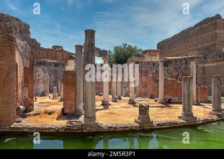 Tivoli, Italien - 21. August 2009: Hadrians Villa, UNESCO-Weltkulturerbe. Blick auf die Ruinen des maritimen Theaters Stockfoto