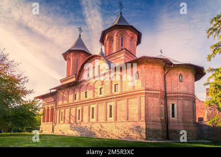 Targoviste, Rumänien - mittelalterliche Kathedrale, ehemalige Hauptstadt des Walachischen Fürstentums, berühmt für die Residenz Dracula. Stockfoto