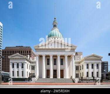 Das Old Courthouse in der Innenstadt von St. Louis ist im National Park Service National Underground Railroad Network to Freedom aus den 1800er Jahren gelistet Stockfoto