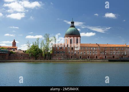 View on Chapel Saint-Joseph de la Grave and Saint Pierre bridge in Toulouse, Saint-Cyprien district, France Stock Photo