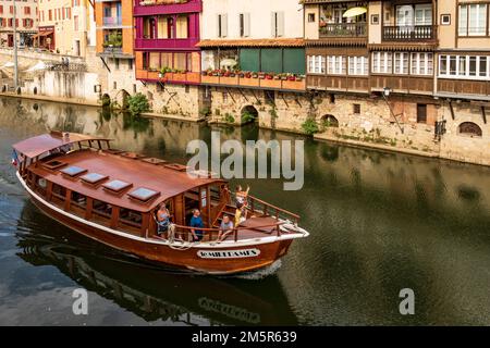 Details zu den traditionellen Häusern am Fluss Agout in Castres, Südfrankreich Stockfoto