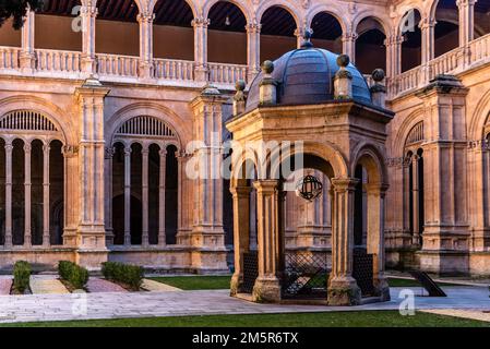 Salamanca, Spanien - 15. Januar 2022: Kloster des Klosters San Esteban Stockfoto