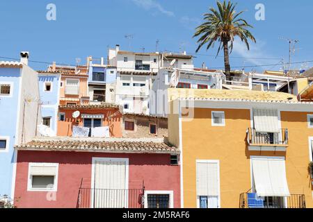 Farbige Häuser in Villajoyosa (Kredit: Julen Pascual Gonzalez) Stockfoto