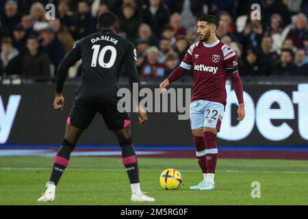 Said Benrahma #22 von West Ham United auf dem Ball während des Premier League-Spiels West Ham United gegen Brentford im London Stadium, London, Großbritannien, 30. Dezember 2022 (Foto: Arron Gent/News Images) Stockfoto