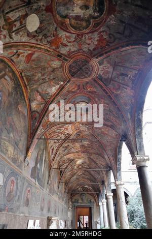 Neapel - Volte affrescate del Chiostro Piccolo in Santa Maria La Nova Stockfoto