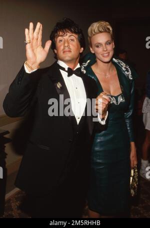 Sylvester Stallone und Brigitte Nielsen bei den National Association of Theater Owners (NATO) Awards 1986 im Century Plaza Hotel in Los Angeles, Kalifornien, 23. Oktober 1986 Kredit: Ralph Dominguez/MediaPunch Stockfoto