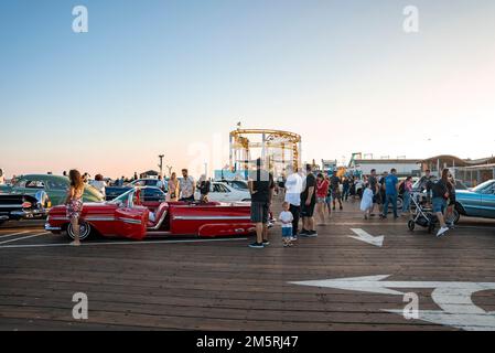 Oldtimer-Kollektionen am Santa Monica Pier an sonnigen Tagen Stockfoto