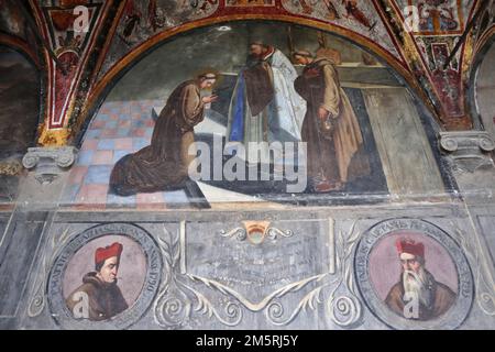 Napoli - Parete affrescata del Chiostro di San Giacomo in Santa Maria La Nova Stockfoto