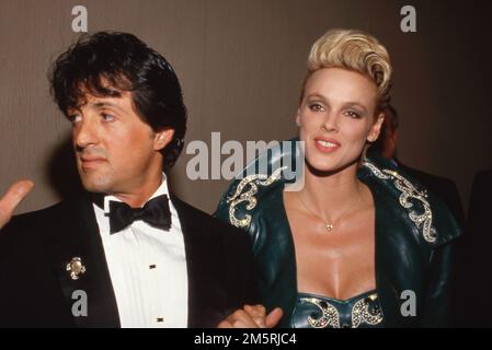 Sylvester Stallone und Brigitte Nielsen bei den National Association of Theater Owners (NATO) Awards 1986 im Century Plaza Hotel in Los Angeles, Kalifornien, 23. Oktober 1986 Kredit: Ralph Dominguez/MediaPunch Stockfoto