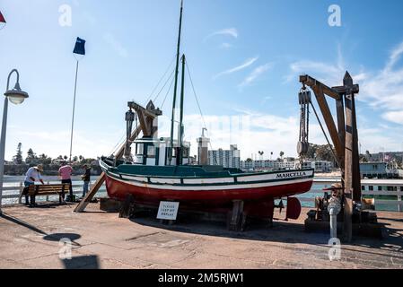 Marcella Fischerboot mit Schild am Santa Cruz Municipal Wharf Stockfoto