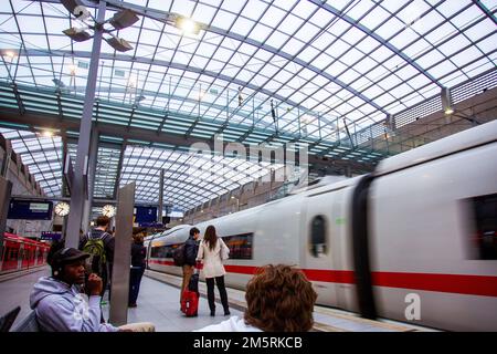 05-30-2016 Köln, Deutschland Bahnhof am Flughafen Köln/Bonn - günstige und preisgünstige Verkehrsanbindung in die Städte Stockfoto