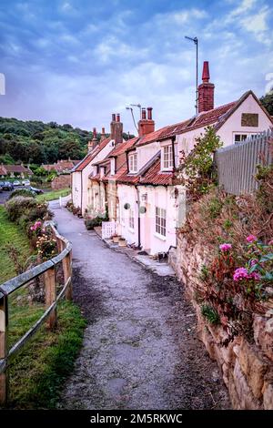 Eine Reihe von Hütten in Sandsend, North Yorkshire Coast bei Whitby Stockfoto