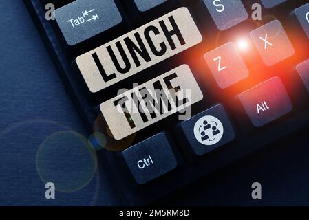 Text mit Anzeige der Mittagszeit. Geschäftsessen mitten am Tag nach dem Frühstück und vor dem Abendessen Stockfoto