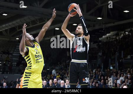 Bologna, Italien. 30. Dezember 2022. Kyle Weems (Segafredo Virtus Bologna) während des Euroleague Basketball-Meisterschaftsspiels Segafredo Virtus Bologna vs.. Fenerbahce Beko Istanbul - Bologna, 30. Dezember 2022 in der Segafredo Arena Credit: Independent Photo Agency/Alamy Live News Stockfoto