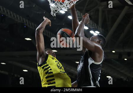 Bologna, Italien. 30. Dezember 2022. Mouhammadou Jaiteh (Segafredo Virtus Bologna) während des Euroleague-Basketballspiels Segafredo Virtus Bologna vs.. Fenerbahce Beko Istanbul - Bologna, 30. Dezember 2022 in der Segafredo Arena Credit: Independent Photo Agency/Alamy Live News Stockfoto