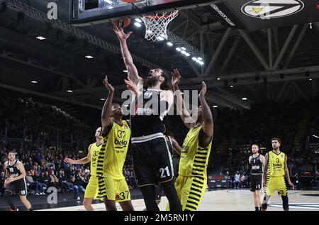 Bologna, Italien. 30. Dezember 2022. Tornike Shengelia (Segafredo Virtus Bologna) während des Euroleague Basketball Championship-Spiels Segafredo Virtus Bologna vs. Fenerbahce Beko Istanbul - Bologna, 30. Dezember 2022 bei Segafredo Arena Credit: Live Media Publishing Group/Alamy Live News Stockfoto