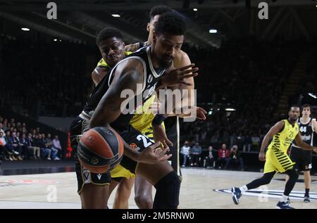 Bologna, Italien. 30. Dezember 2022. Jordan Mickey (Segafredo Virtus Bologna) während des Euroleague Basketball-Meisterschaftsspiels Segafredo Virtus Bologna vs.. Fenerbahce Beko Istanbul - Bologna, 30. Dezember 2022 in Segafredo Arena Credit: Live Media Publishing Group/Alamy Live News Stockfoto