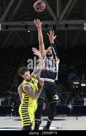 Bologna, Italien. 30. Dezember 2022. Kyle Weems (Segafredo Virtus Bologna) während des Euroleague Basketball-Meisterschaftsspiels Segafredo Virtus Bologna vs.. Fenerbahce Beko Istanbul - Bologna, 30. Dezember 2022 in der Segafredo Arena Credit: Independent Photo Agency/Alamy Live News Stockfoto