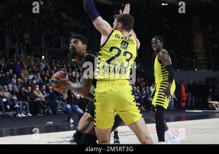 Bologna, Italien. 30. Dezember 2022. Ismael Bako (Segafredo Virtus Bologna) während des Euroleague Basketball-Meisterschaftsspiels Segafredo Virtus Bologna vs.. Fenerbahce Beko Istanbul - Bologna, 30. Dezember 2022 in Segafredo Arena Credit: Independent Photo Agency/Alamy Live News Stockfoto