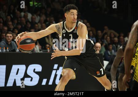 Bologna, Italien. 30. Dezember 2022. Ismael Bako (Segafredo Virtus Bologna) während des Euroleague Basketball-Meisterschaftsspiels Segafredo Virtus Bologna vs.. Fenerbahce Beko Istanbul - Bologna, 30. Dezember 2022 in Segafredo Arena Credit: Independent Photo Agency/Alamy Live News Stockfoto