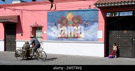 Cholula, Puebla, USA. 10. Dezember 2022. Straßenszenen in Cholula in Puebla State, Mexiko, Samstag, 10. Dezember 2022. (Kreditbild: © Mark Hertzberg/ZUMA Press Wire) Stockfoto