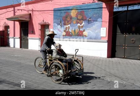 Cholula, Puebla, USA. 10. Dezember 2022. Straßenszenen in Cholula in Puebla State, Mexiko, Samstag, 10. Dezember 2022. (Kreditbild: © Mark Hertzberg/ZUMA Press Wire) Stockfoto