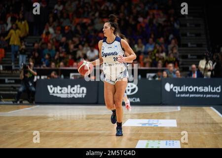 Valencia, Spanien. 30. Dezember 2022. Silvana Jez of Leganes in Aktion während des LF Endesa J15 in der Sporthalle Fuente de San Luis. Valencia Basket 86:49 Leganes Credit: SOPA Images Limited/Alamy Live News Stockfoto